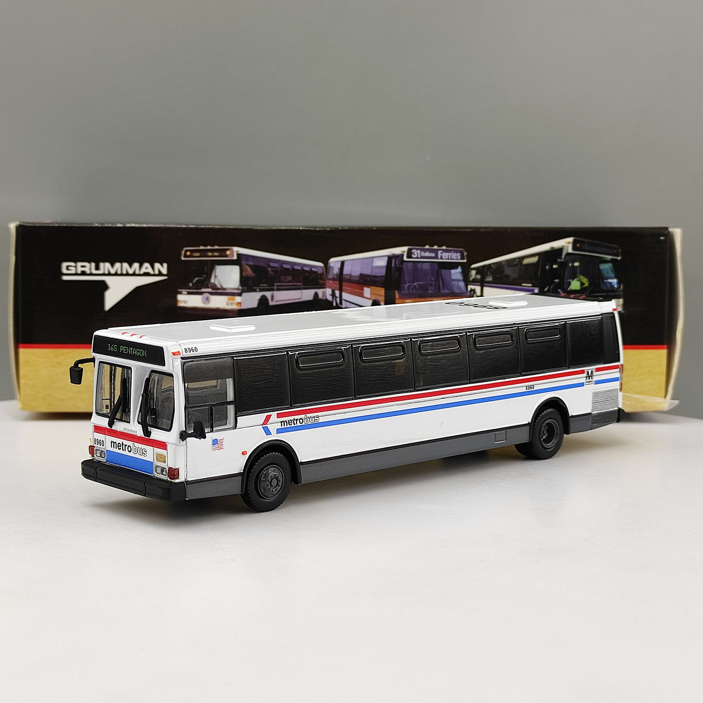 Vintage And Collectible Toys - Diecast IR 1:87 Scale Vintage Bus